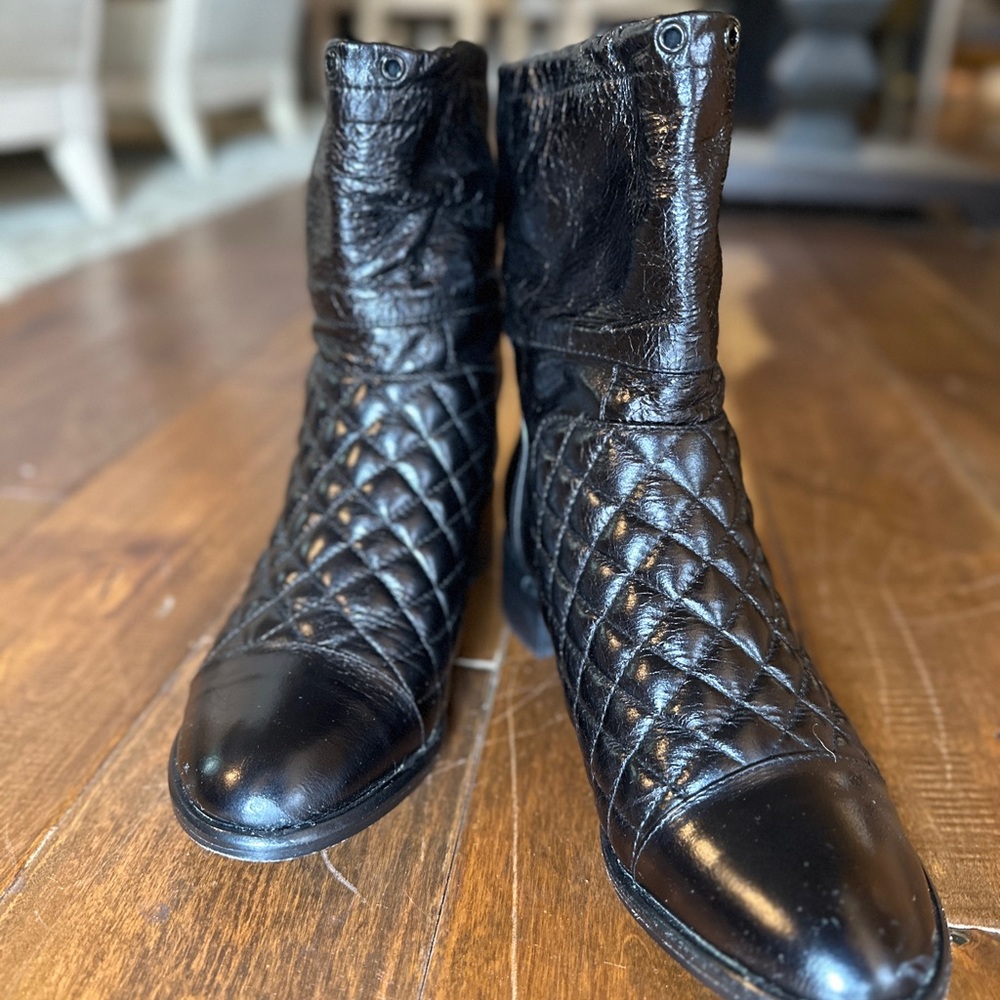 CHANEL Black Matelasse Quilted Boots FR. 36